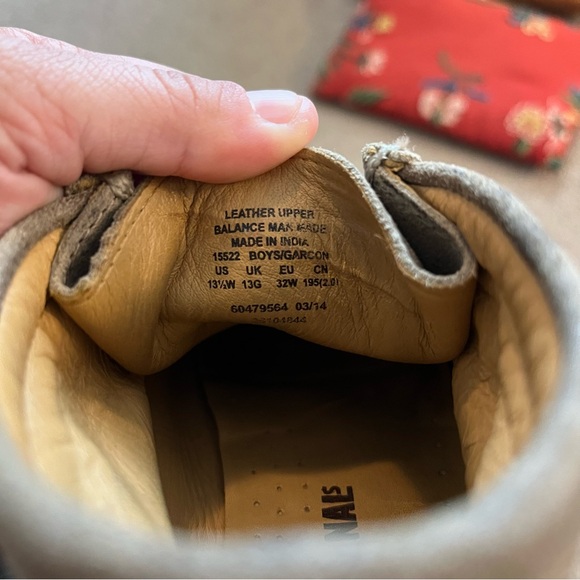 🥾 Boys Clarks Original Shoes - Wide Width, Leather, Heirloom Quality Shoes - Picture 3 of 8